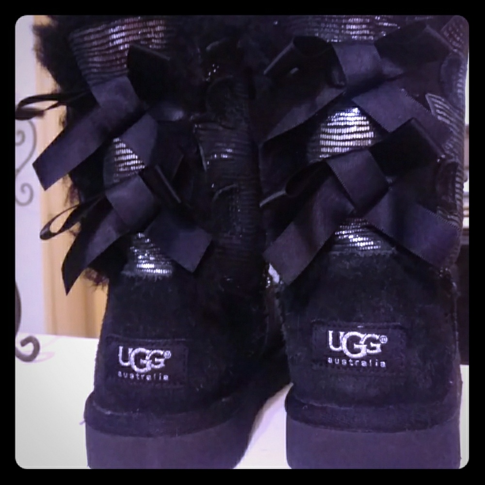 Girls Uggs size 2